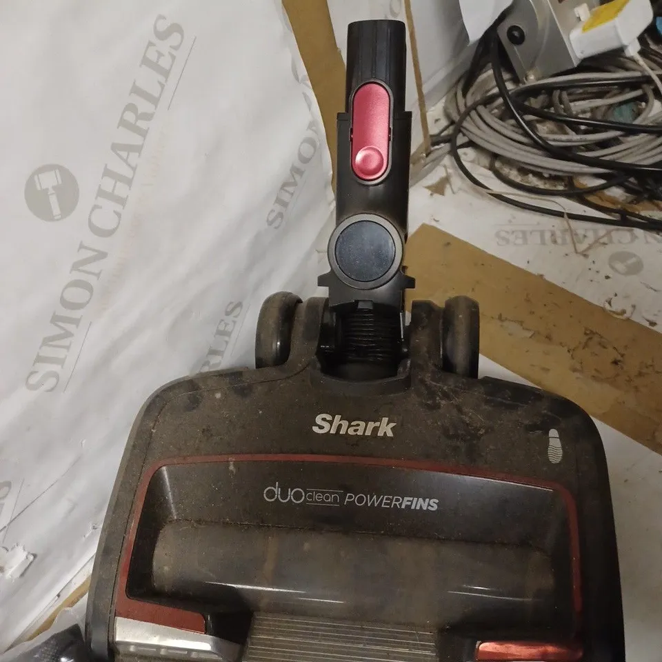 SHARK CORDLESS STICK VACUUM