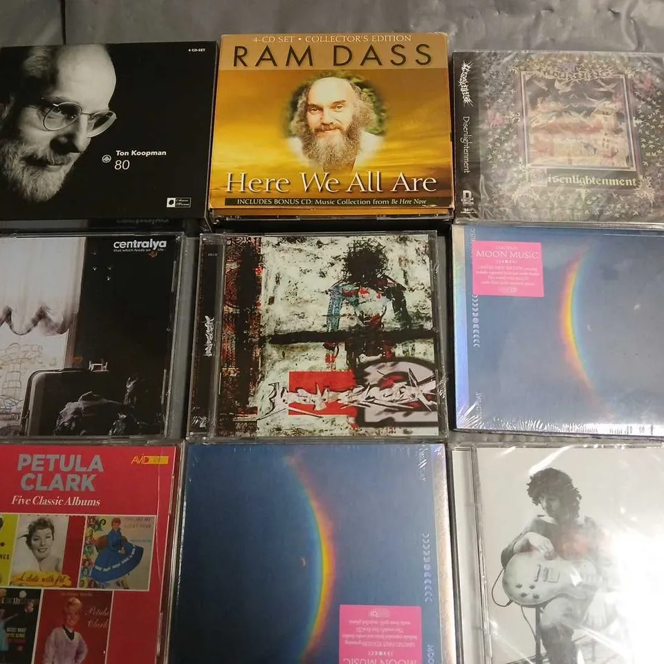 LOT OF ASSORTED MUSIC CDS AND CASSETTES TO INCLUDE RAM DASS, TON KOOPMAN AND COLDPLAY