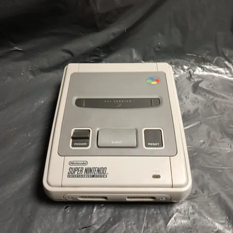 SUPER NINTENDO ENTERTAINMENT SYSTEM CONSOLE 