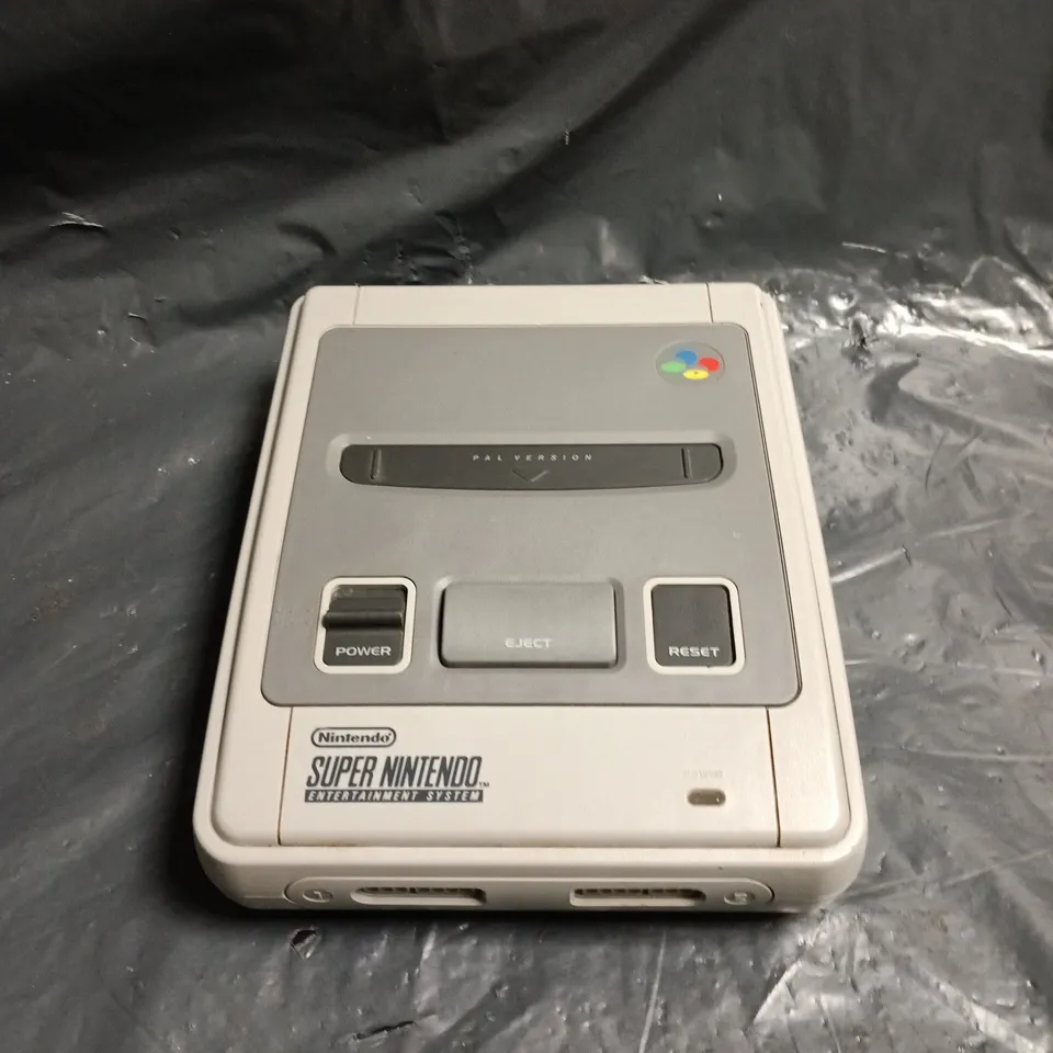 SUPER NINTENDO ENTERTAINMENT SYSTEM CONSOLE 