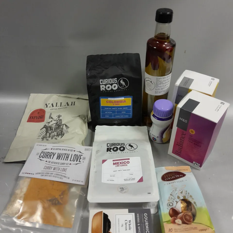 APPROXIMATELY 15 ASSORTED FOOD & DRINK PRODUCTS TO INCLUDE CHILLI & GARLIC OLIVE OIL, CURIOUS ROO COFFEE, RADIANCE TEA BAGS ETC 