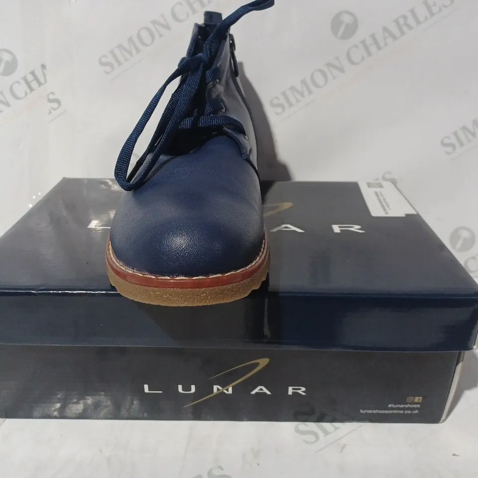 BOXED PAIR OF LUNAR SHOES IN NAVY EU SIZE 40
