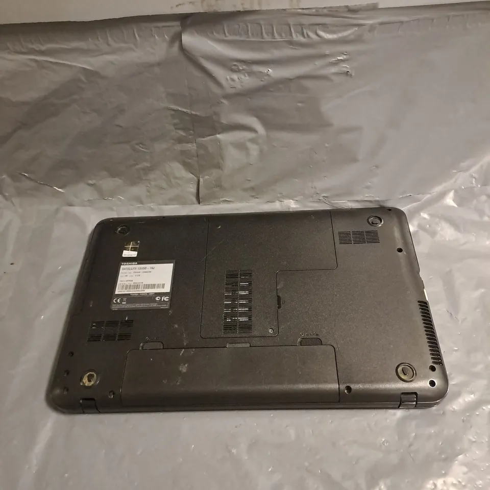TOSHIBA SATELLITE C855D-16J LAPTOP IN RED