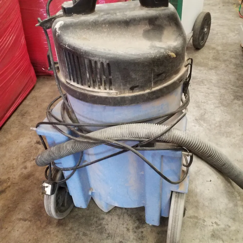 NUMATIC WVD900-2 PROFESSIONAL WET OR DRY VACUUM 