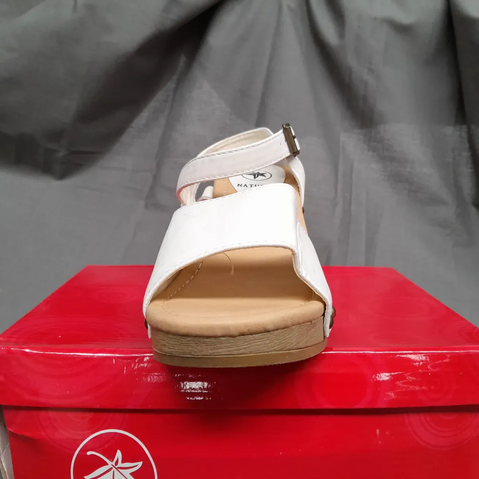 BOX OF APPROX 10 NATURAL MODA OPEN TOE HEELS IN BLANCO WITH VARIOUS SIZE