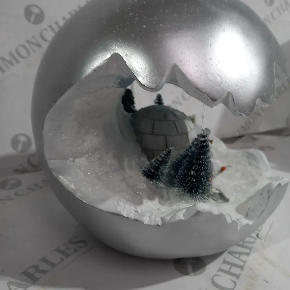 SANTA EXPRESS CHRISTMAS DETAILED BAUBLE DECORATION 