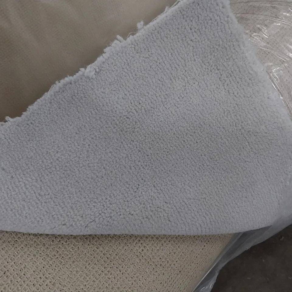 ROLL OF QUALITY DUCHESS SINCLAIR CARPET APPROXIMATELY 5M × 5M