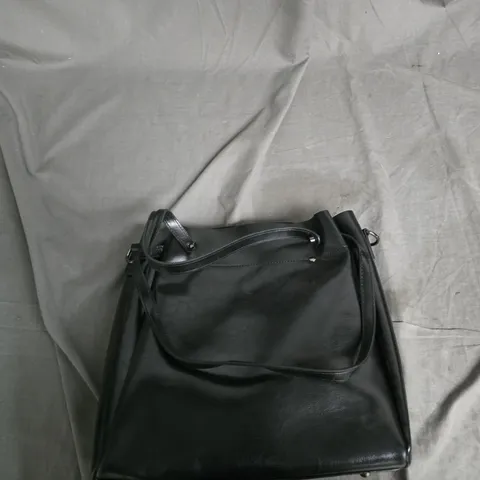 BLACK LEATHER SHOULDER BAG 