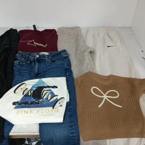 LOT OF APPROXIMATELY 30 ASSORTED CLOTHING ITEMS TO INCLUDE ZARA, NIKE AND SHEIN