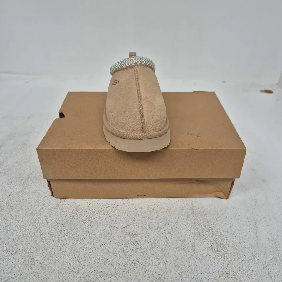 BOXED PAIR OF UGG K TAZZ IN SAND - UK 4
