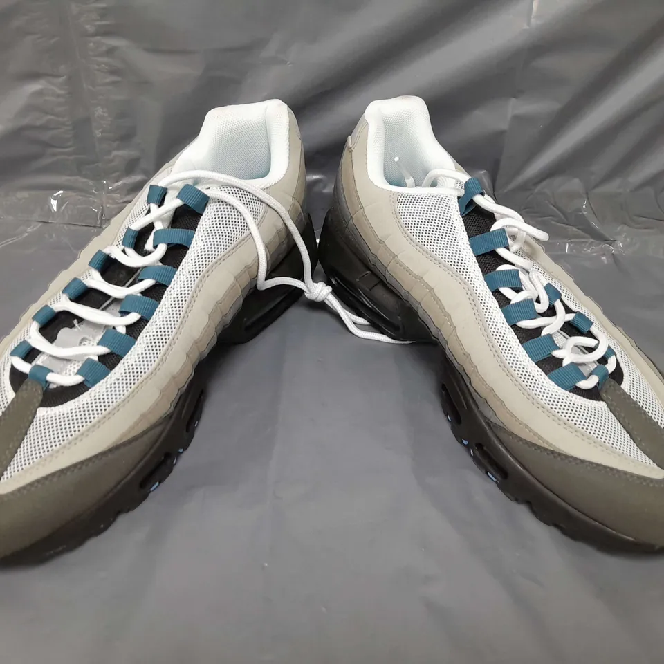 BOXED PAIR OF NIKE AIR MAX 95 ESSENTIAL SHOES IN GREY/GRADIENT BLUE UK SIZE 11