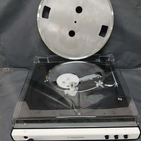 AUDIO-TECHNICA LP60XBT TURNTABLE IN WHITE 