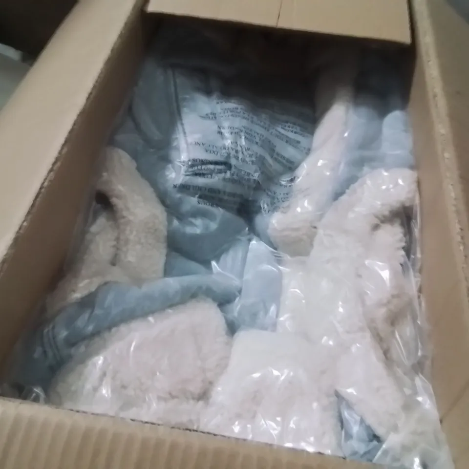 BOX CONTAINING APPROXIMATELY 6 BRAND NEW SIMPLY BE DENIM GILET  LIGHT WASH SIZE 20