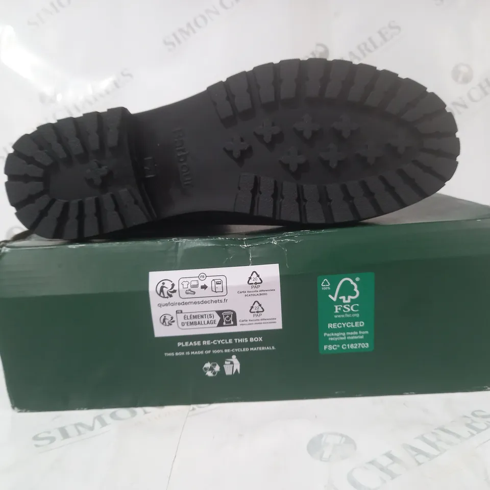 BOXED PAIR OF BARBOUR WILTON BOOTS IN BLACK UK SIZE 7