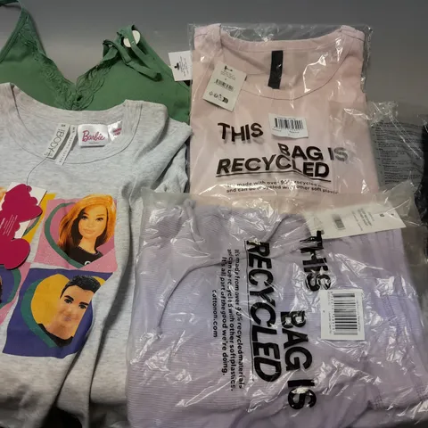BOX OF APPROX 15 ASSORTED CLOTHING ITEMS TOO INCLUDE - BRAS & TOPS