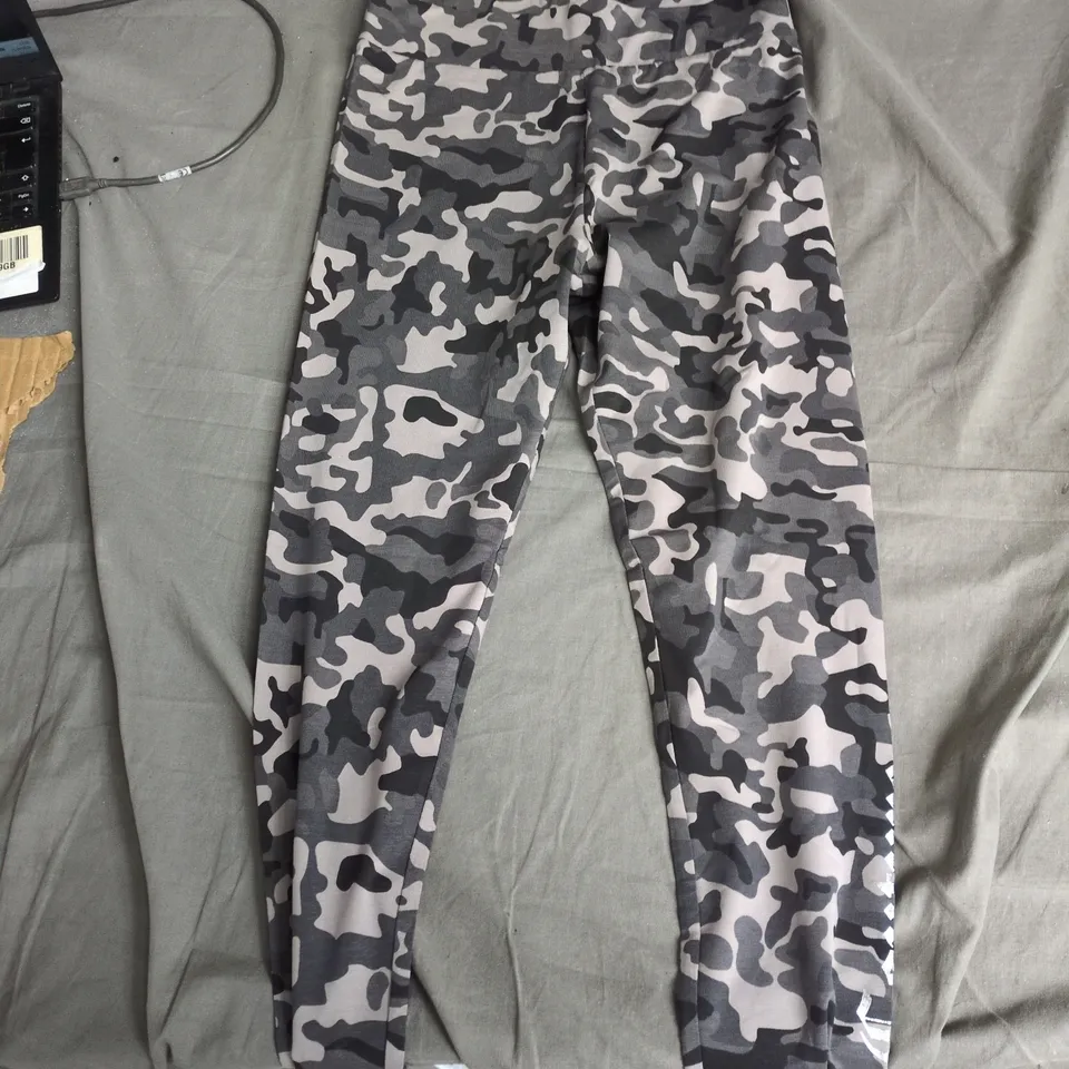 JUICY COUTURE BLACK CAMOUFLAGE PRINT JOGGERS – UK 14-15Y (NEW WITH TAGS)