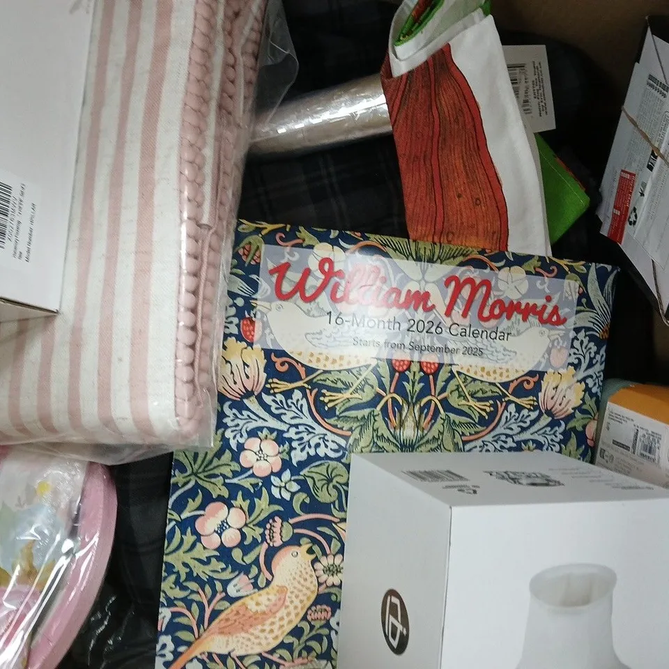 BOX OF APPROXIMATELY 10 ASSORTED HOUSEHOLD ITEMS TO INCLUDE 2026 CALENDAR, KNITTING YARN, ETC