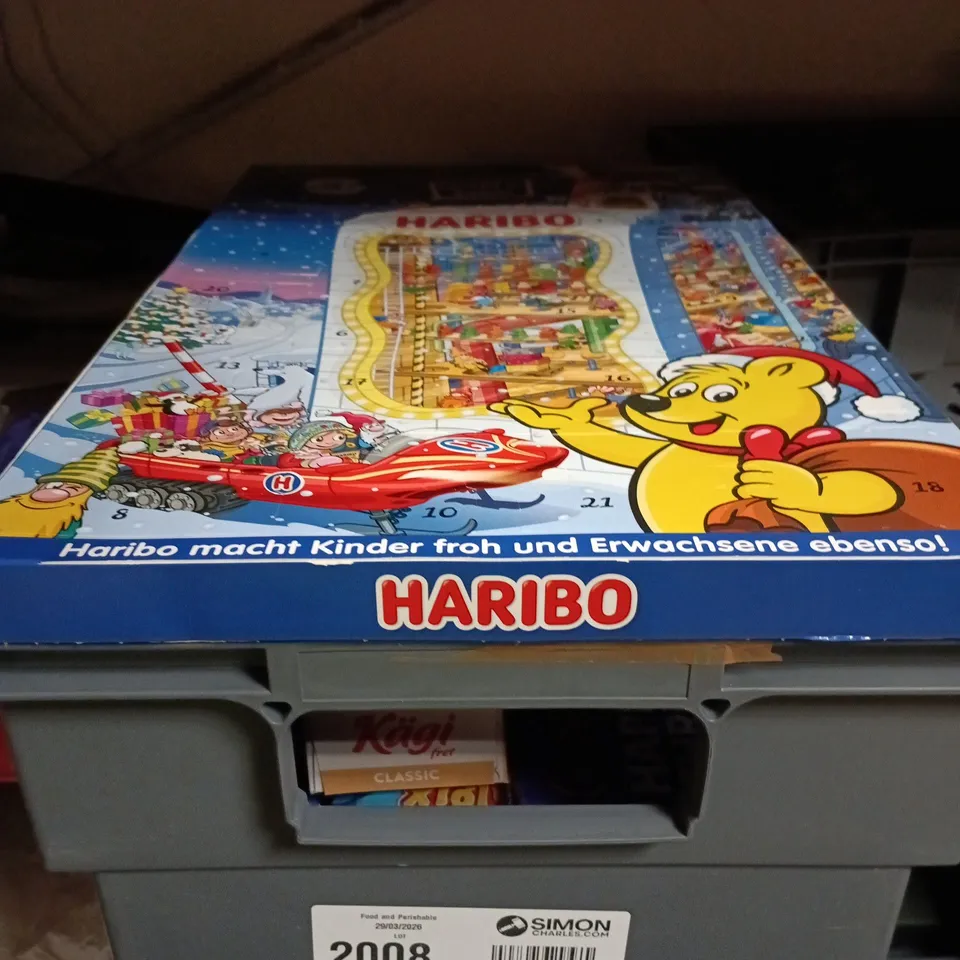 APPROXIMATELY 10 ASSORTED CHOCOLATE AND SWEETS ITEMS TO INCLUDE CADBURY, LINDT AND HARIBO