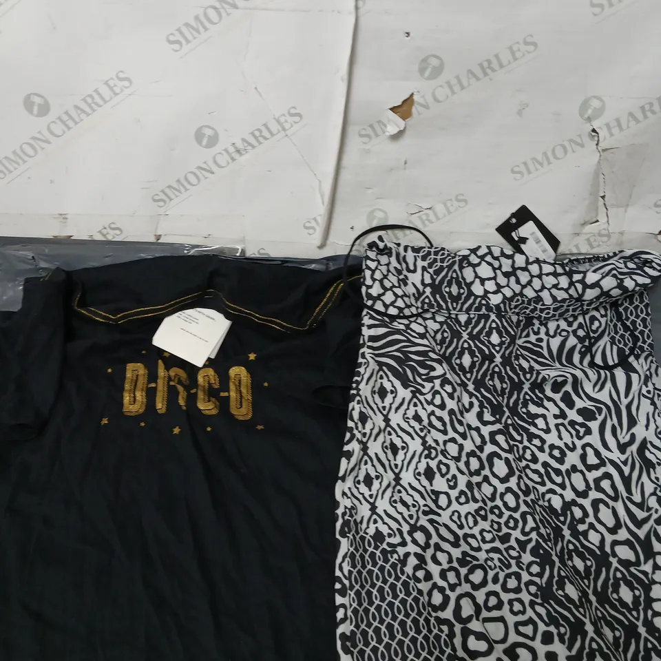 APPROXIMATELY 20 ASSORTED CLOTHING PRODUCTS IN VARIOUS STYLES AND SIZES 