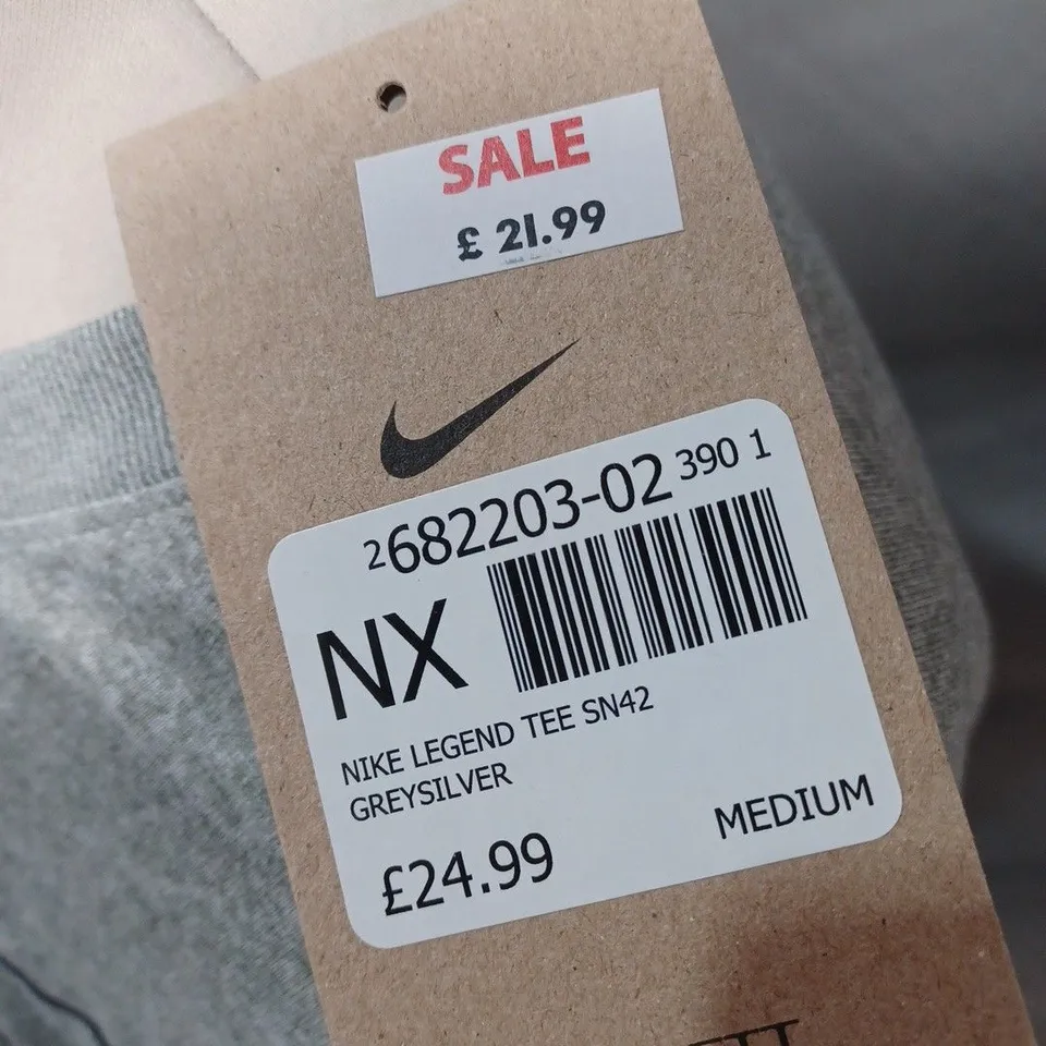 NIKE LEGENDS TEE IN GREY - MEDIUM