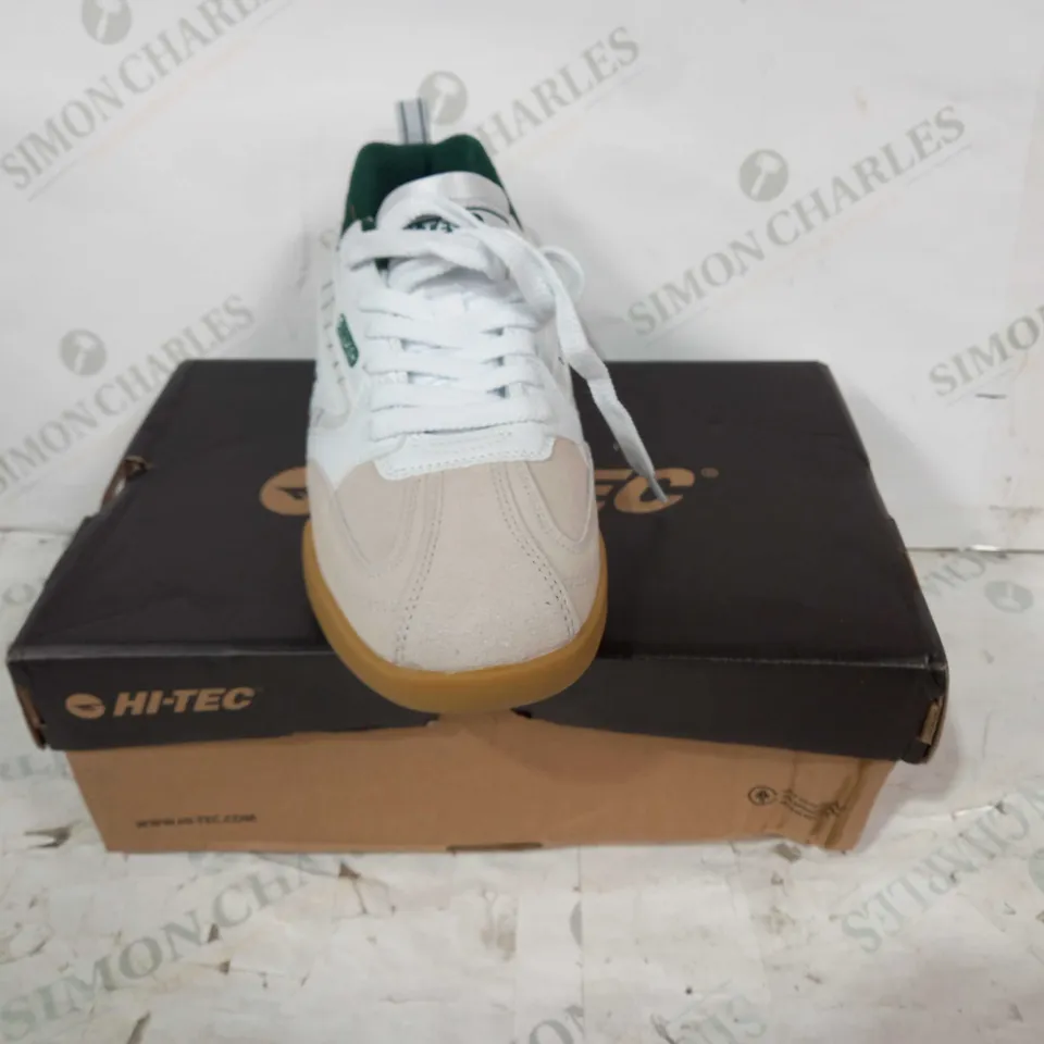 BOXED PAIR OF HI-TEC SQUASH CLASSIC SHOES IN WHITE/GREEN UK SIZE 10