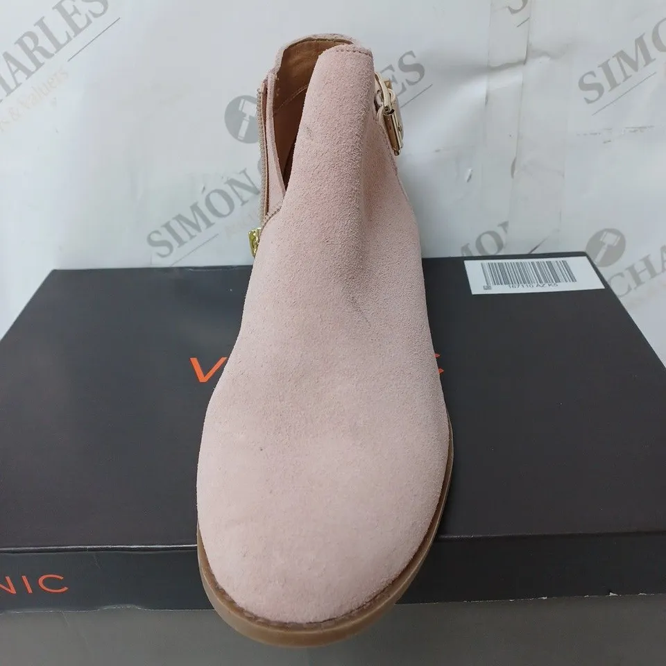 BOXED VIONIC ORTHOTIC MILLIE ANKLE BOOTS W/ FMT TECHNOLOGY, BLUSH - SIZE 5 