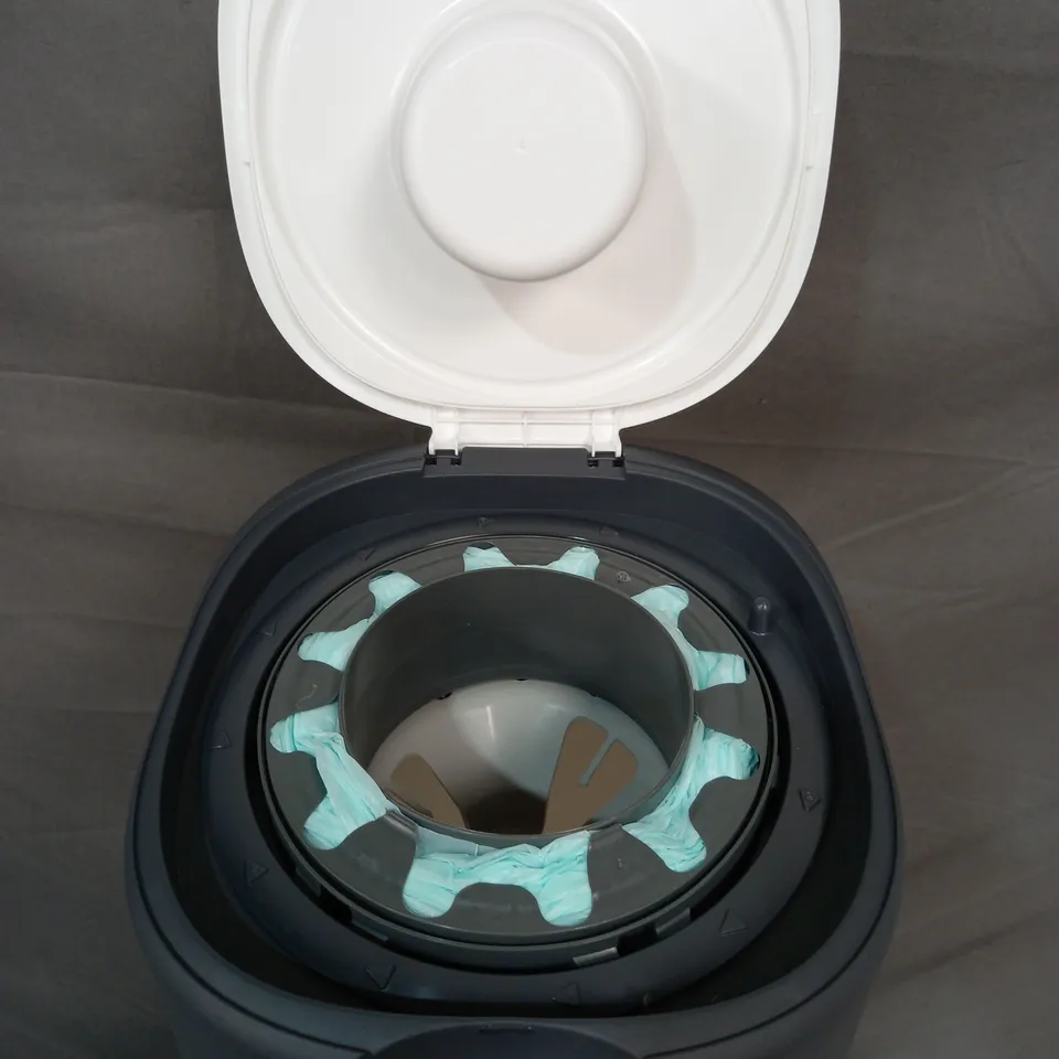 BOXED TOMMY TIPPEE SANGENIC XL BIN IN WHITE/GREY