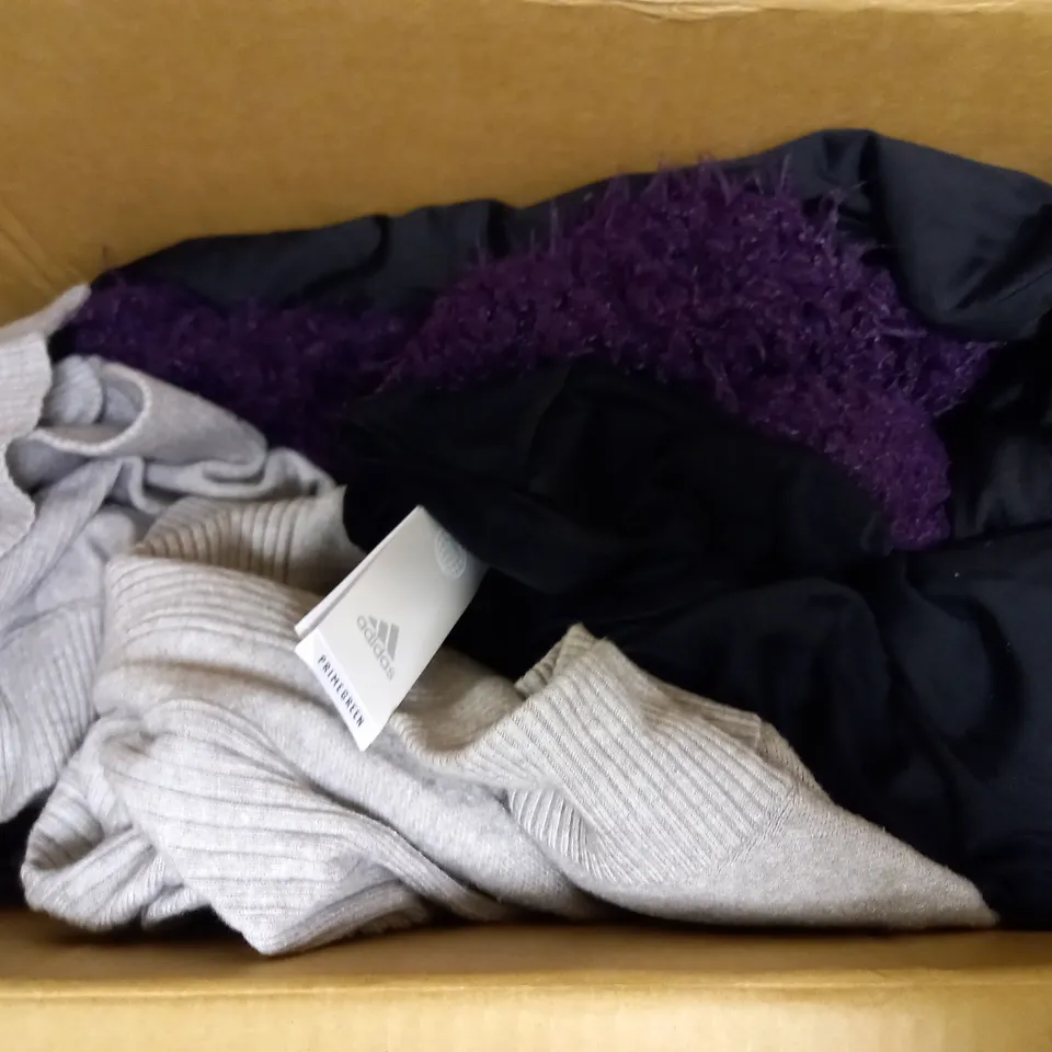 LOT OF 15 ASSORTED CLOTHING ITEMS & ACCESSORIES IN ASSORTED SIZES