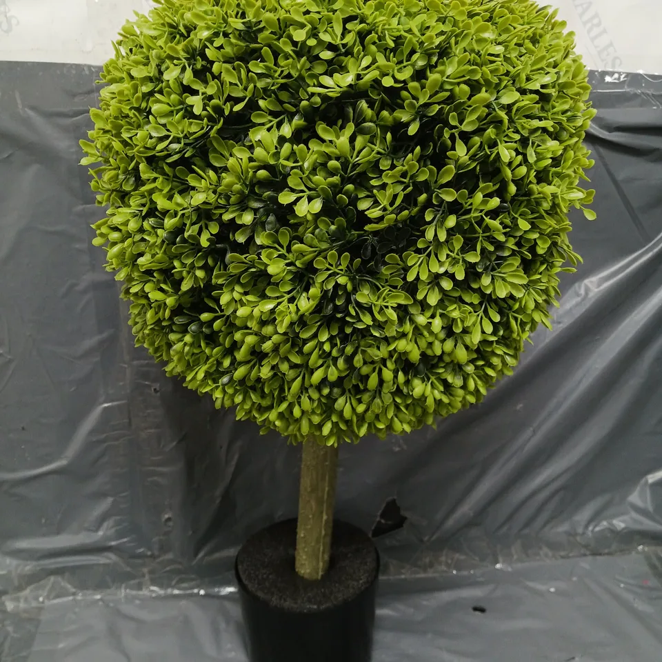 FAUX SPHERICAL PLANT IN GREEN