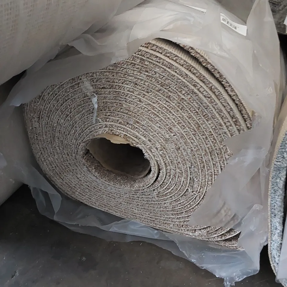 LARGE ROLL OF QUALITY CARPET // SIZE UNSPECIFIED 