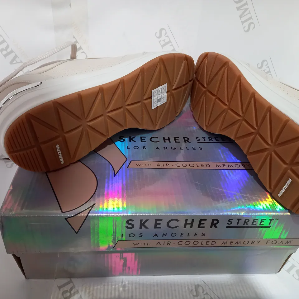 BOXED PAIR OF SKECHER OFF WHITE SPORTS TRAINERS  - SIZE 5