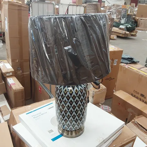 BOXED MINSTER STYLISH TABLE LAMP (1 BOX)