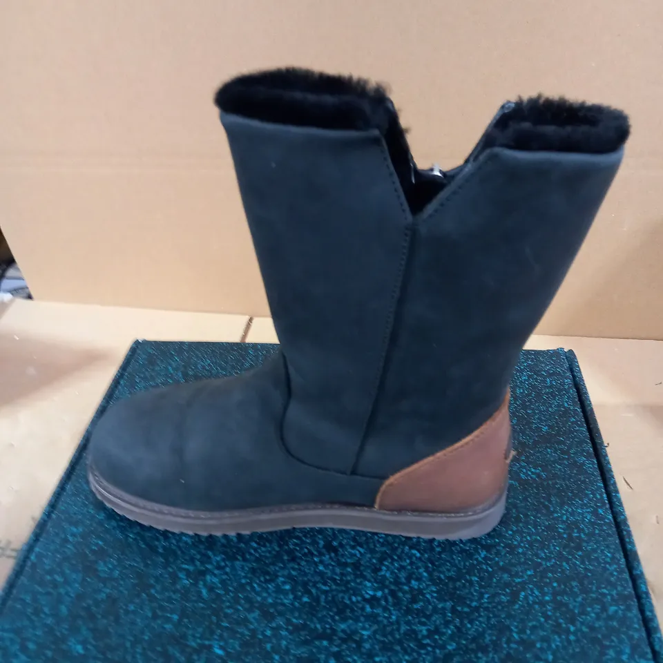 EMU AUSTRALIA LEATHER BOOTS - GRAVELLY MIX - UK 4