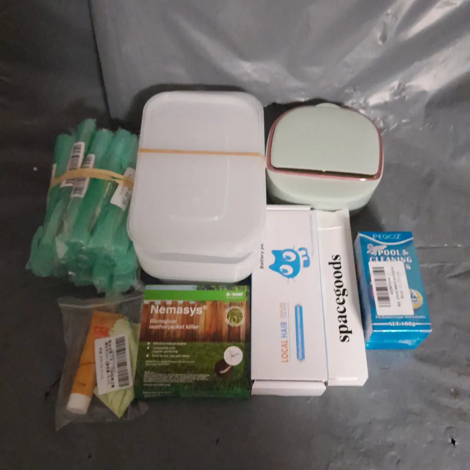 APPROXIMATELY 10 HOUSEHOLD ITEMS TO INCLUDE POOL CLEANING TABLETS, SPACEGOODS SCOOP, TUPPERWARE, ETC