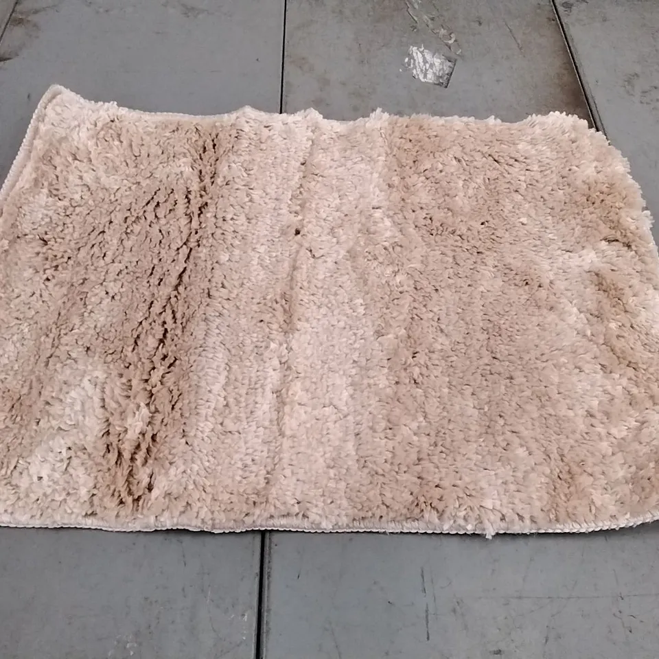 BRAND NEW BATH MAT 40CM X 55CM IN BEIGE