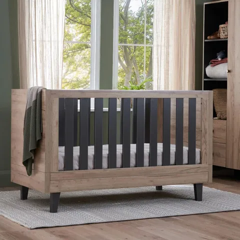 BOXED TUTTI BAMBINI COMO COT BED - DISTRESSED OAK & SLATE GREY (2 BOXES)