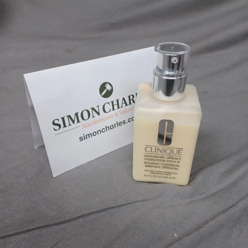 CLINIQUE DRAMATICALLY DIFFERENT™ MOISTURIZING LOTION+ 125ML