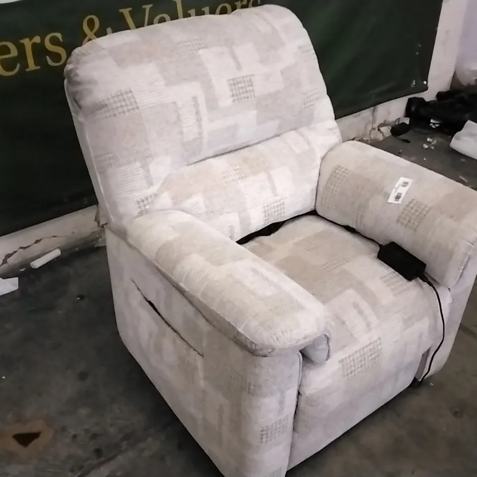 QUALITY BRITISH DESIGNED & MANUFACTURED G PLAN BEIGE/CREAM PATTERNED FABRIC ELECTRIC RECLINING ARMCHAIR