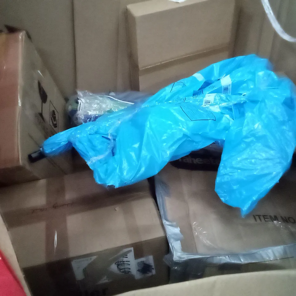 PALLET OF ASSORTED ITEMS INCLUDING ACCSTORE NON-WOVEN FABRIC WARDROBE, PORTABLE WARDROBE, POP UP TENT, LED CEILING LIGHTS, MIG WELDER 