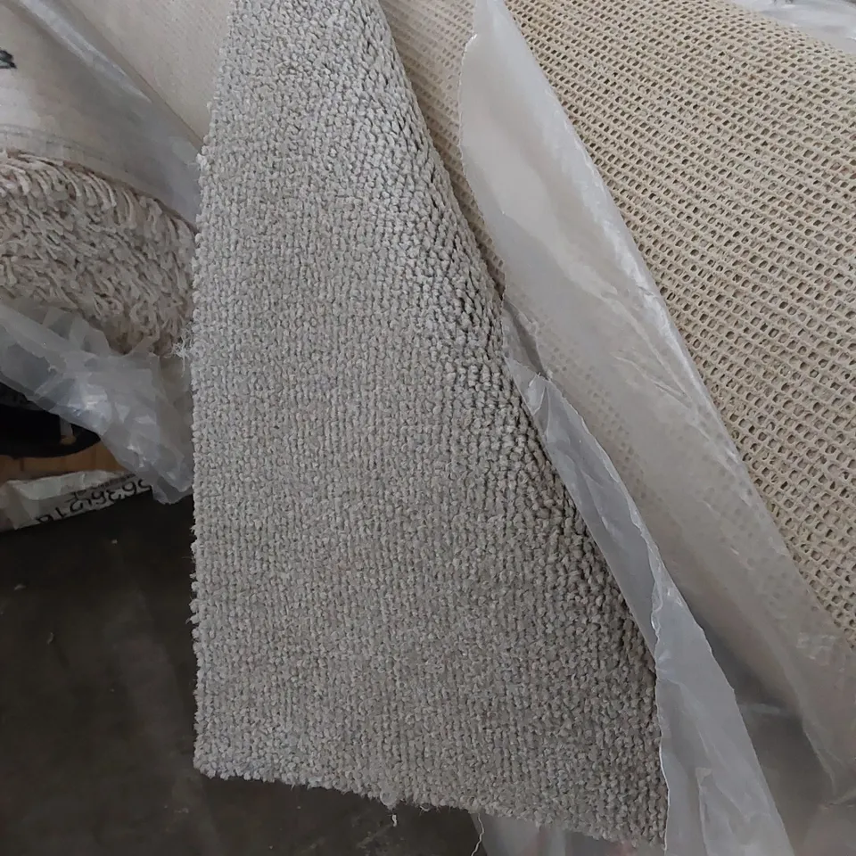 ROLL OF QUALITY APOLLO PLUS SMOKESTACK CARPET // SIZE: APPROXIMATELY 5 X 1.6m