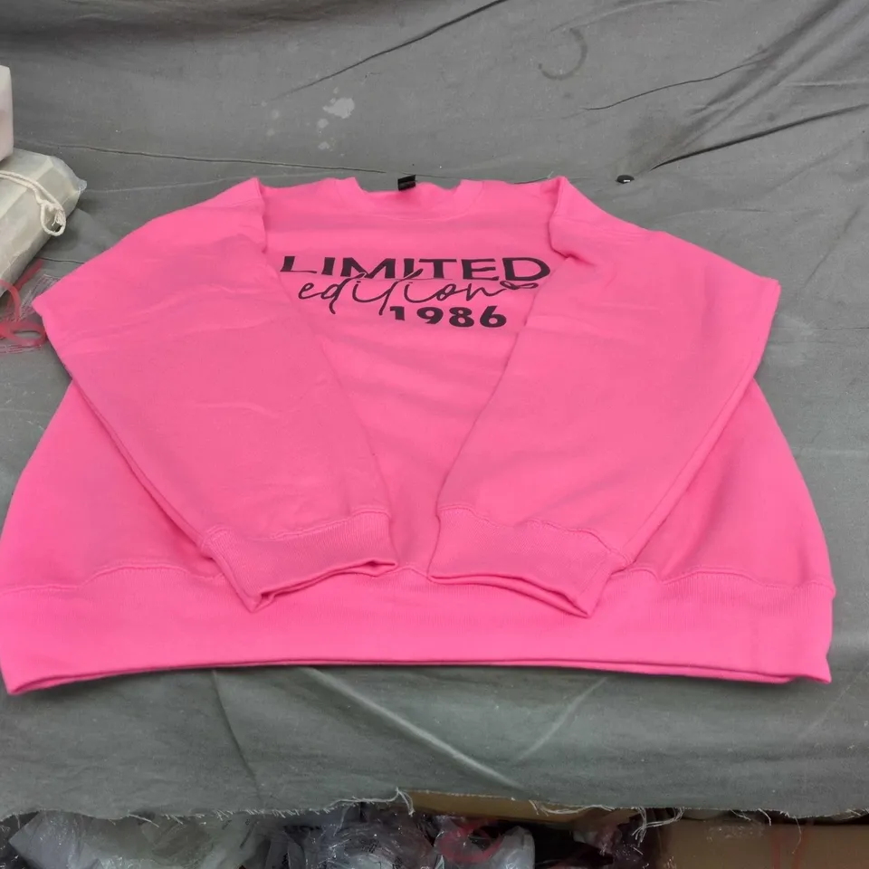 GILDAN PINK SWEATSHIRT WITH 'LIMITED EDITION 1986'