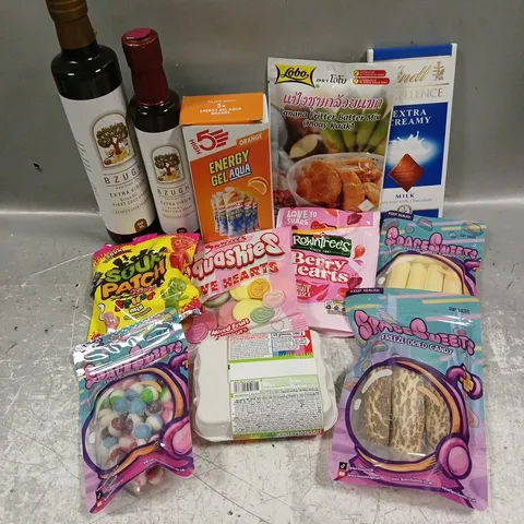 APPROXIMATELY 12 ASSORTED FOOD & DRINK ITEMS TO INCLUDE - BZUGH EXTRA VIRGIN OLIVE OIL - SPACE SWEETS FREEZE DRIED CANDY - LINDT EXTRA CREAMY CHOCOLATE - ETC - COLLECTION ONLY