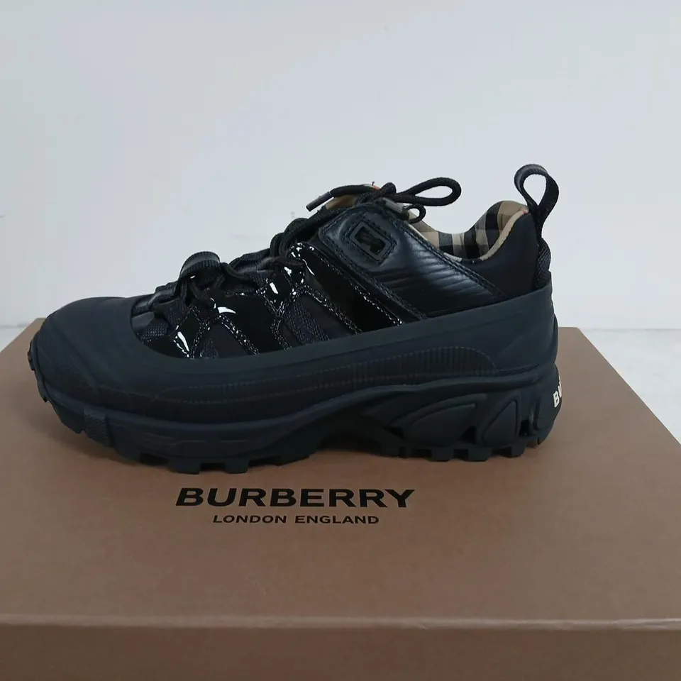BURBERRY LOW TOP SNEAKER – BLACK SIZE 2