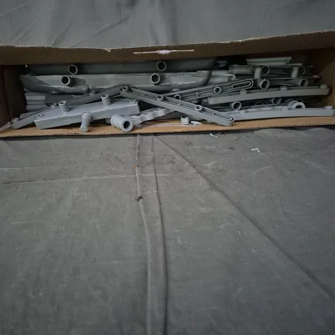 THREE-TIER CLOTHES HANGER RACK ON WHEELS – PORTABLE GARMENT RAIL