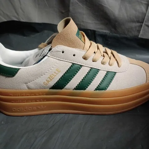 UNBOXED PAIR OF ADIDAS TRAINERSA - UK SIZE 6.5