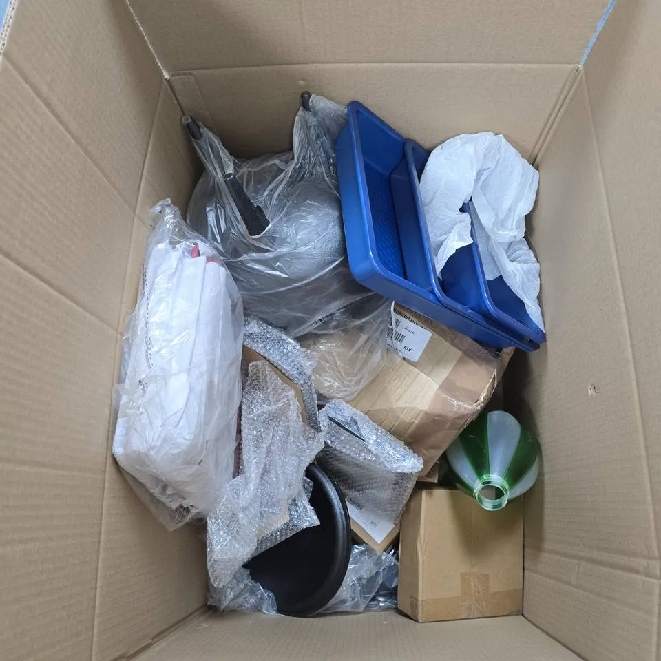 BOX OF APPROXIMATELY 12 ASSORTED ITEMS TO INCLUDE WATER TIMER, GREY OUT PAINT ETC