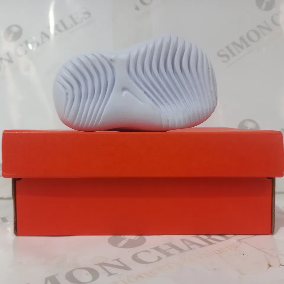 BOXED PAIR OF NIKE FLEX RUNNER INFANT SHOES IN PINK UK SIZE 1.5