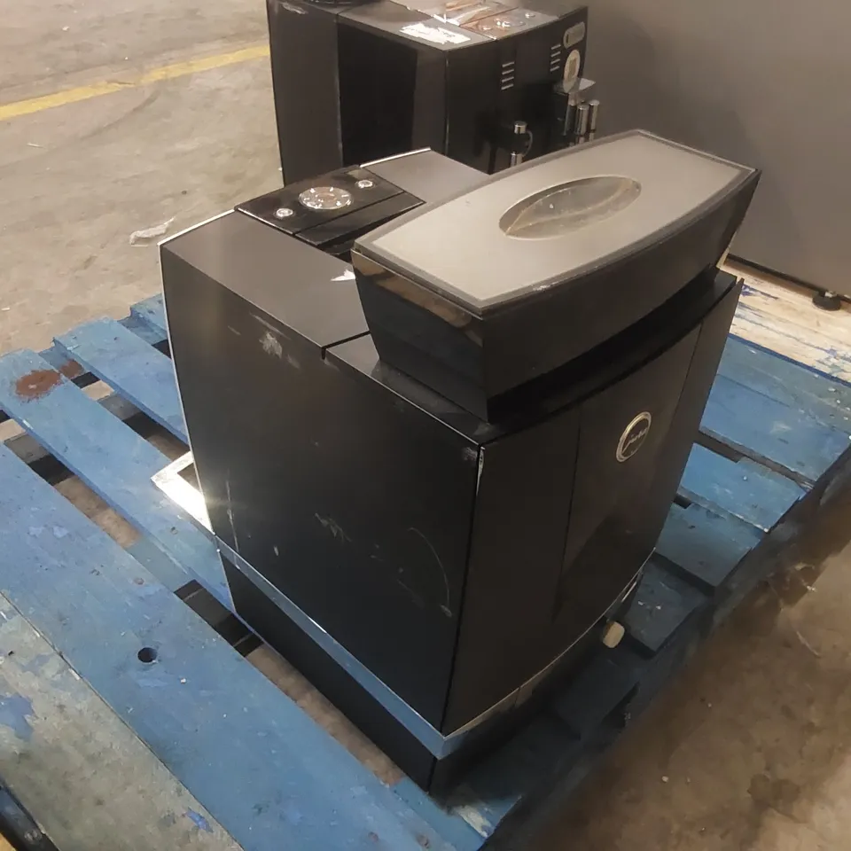 JURA GIGA COMMERCIAL COFFEE MACHINE 