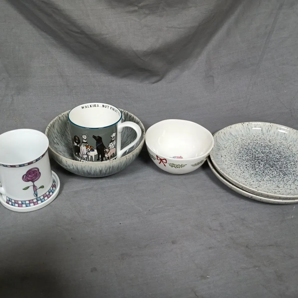 APPROXIMATELY 10 ASSORTED HOUSEHOLD ITEMS TO INCLUDE PLATES, MUGS, BOWLS, ETC - COLLECTION ONLY