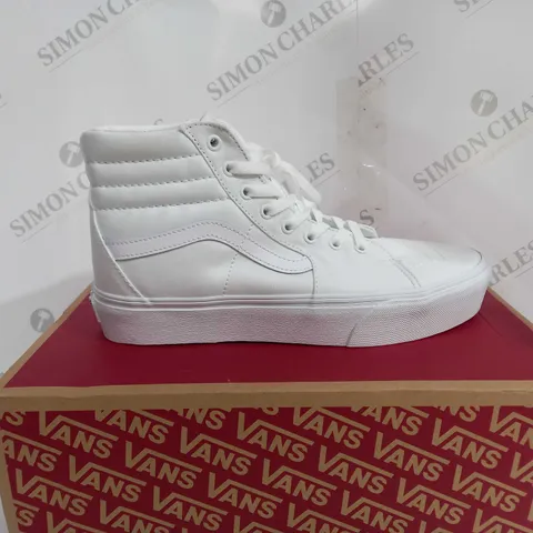 BOXED VANS OFF THE WALL SK8-HIGH PLATFOR IN WHITE - UK 9